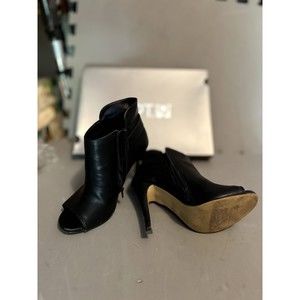 Women's APT 9 Black heels with side buckle accents, Size 8